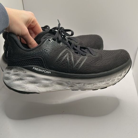 New Balance Women's Fresh Foam More V3 Running Shoe, Night Sky/Libra - Picture 6 of 9